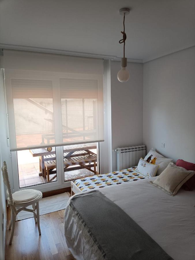Apartamento Con Terraza โกมิญาส ภายนอก รูปภาพ