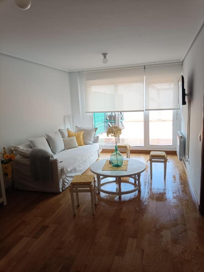 Apartamento Con Terraza โกมิญาส ภายนอก รูปภาพ